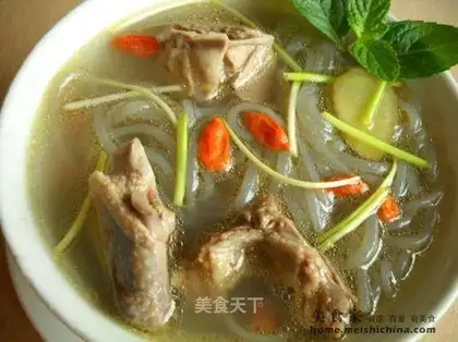 Stewed young pigeon for skin rejuvenation and beauty