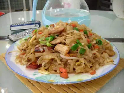 Create your own stir-fried rice noodles