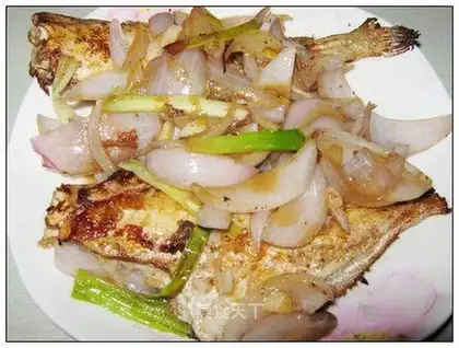 Braised skinned fish in brown sauce