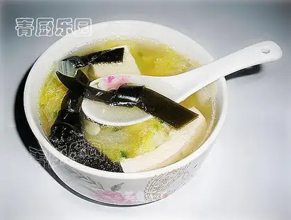 Shrimp skin tofu cabbage seaweed soup