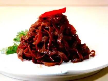 Sweet and sour stewed shredded
