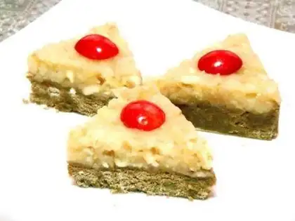 Lotus seed and mung bean cake