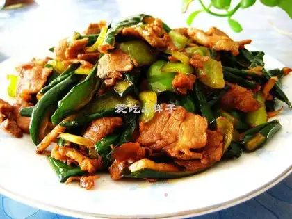 stir-fried pork with cucumber skin