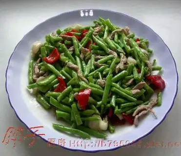 stir-fried pork with cowpea