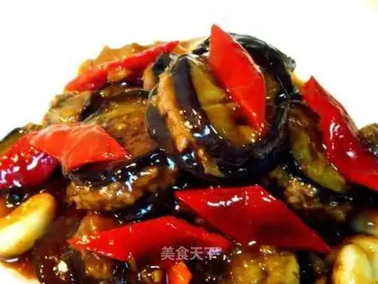roasted tomato box with abalone sauce and garlic