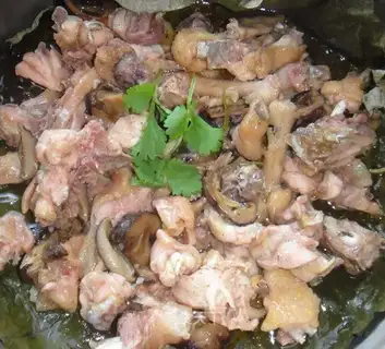 Steamed chicken with lotus leaf