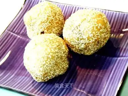 Jiangmi noodles fried cakes and sesame dumplings