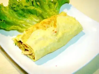 Chicken and vegetable egg roll