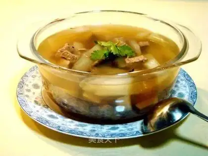 Stewed beef and radish broth