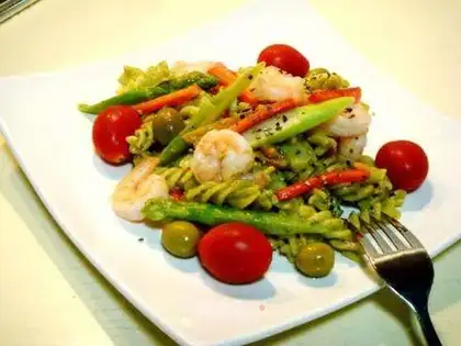 Green sauce shrimp balls with screw noodles