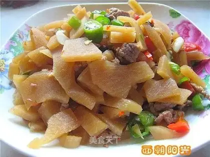 Spicy fried grapefruit peel
