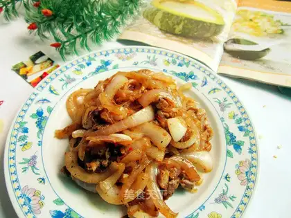 stir-fried pork with onions