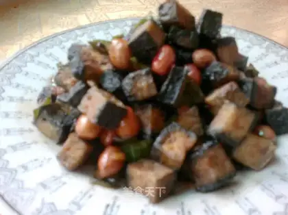 stir-fried peanuts with smelly dried seeds