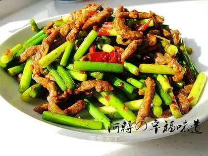 stir-fried shredded beef with garlic sprouts
