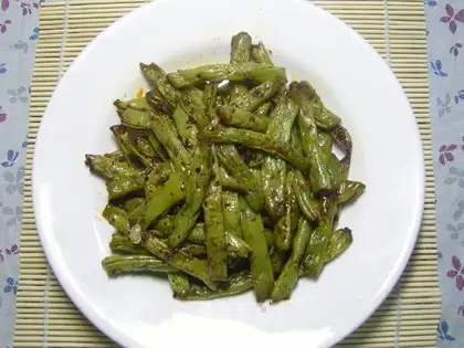 Dry stir-fried green beans