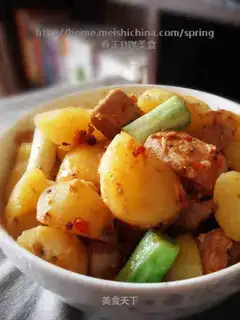 Sichuan-style potato braised pork