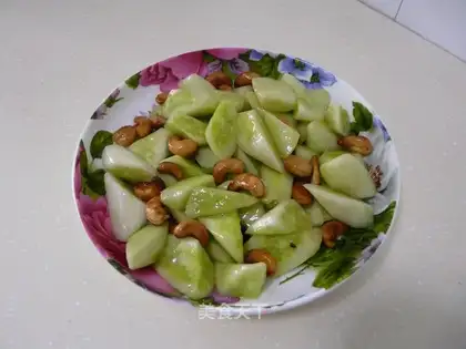 stir-fried cucumber with cashew nuts