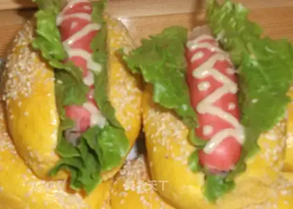 Pumpkin hot dog bread