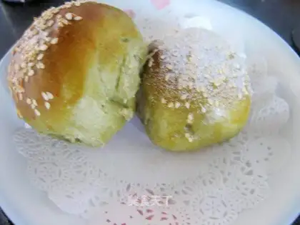 Oil-free matcha sesame steak bun