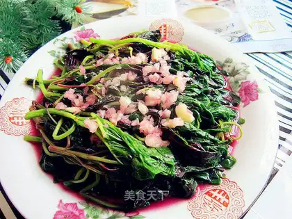 Home-cooked garlic and amaranth
