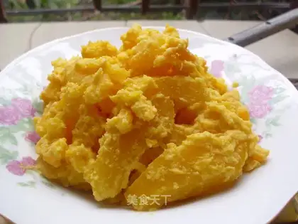stir-fried pumpkin with salted egg yolk