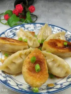 Fresh meat pot stickers