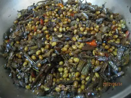 Braised dried fish with soybeans