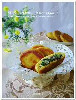 Coarse grains and cabbage pasted with cakes