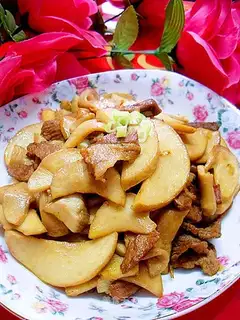 Fried pork slices with mushroom