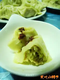 Chinese cabbage, pork and sea rice dumplings