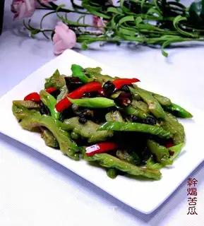 Dry stir-fried bitter gourd