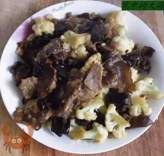 fried pork with cauliflower and fungus
