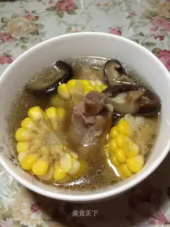 Mushroom and corn ribs soup
