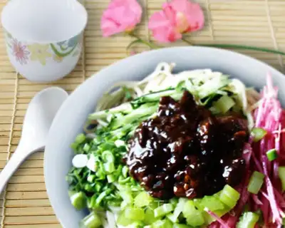 Special improved fried bean paste noodles