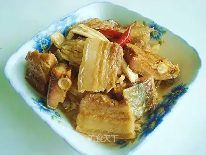 Stewed pork belly with cured fish and tofu bamboo