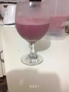 Strawberry red wine ice