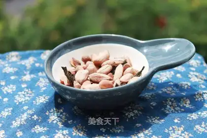 Tea scented peanuts