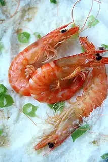 Baked shrimp in snow