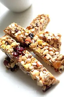 Nuts and cereals pie