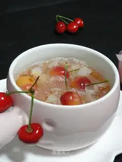 Tremella and cherry soup