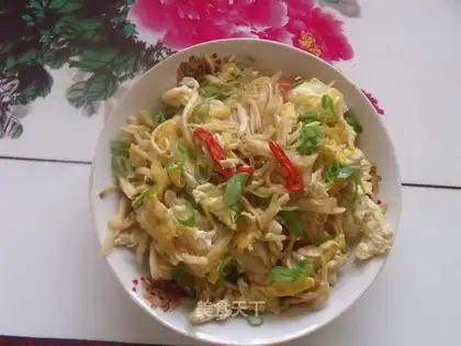 Scrambled eggs with rice straw
