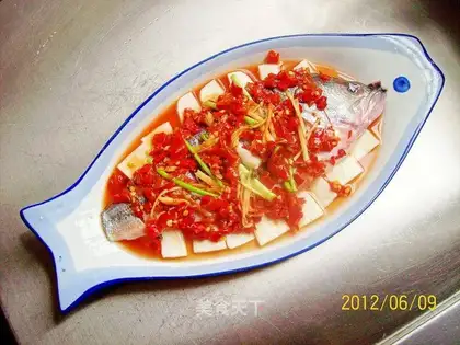 Steamed perch with onions, ginger, chopped peppers