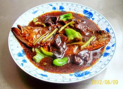 Roasted perch with shallots and mushrooms