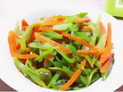 Stewed green beans with carrot