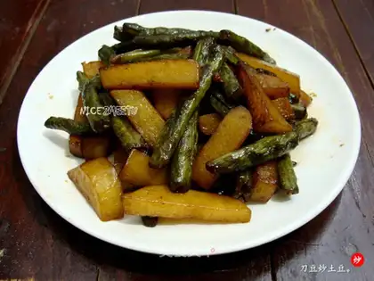 Fried potatoes with sword beans
