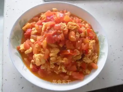 Scrambled eggs with diced tomatoes