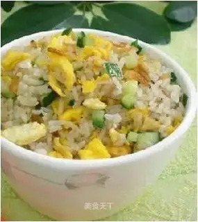 Fried rice with shrimp skin and egg