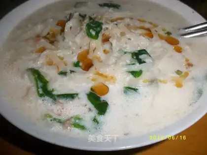 Ground noodles with peanuts