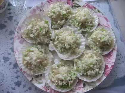Steamed scallops with garlic and vermicelli