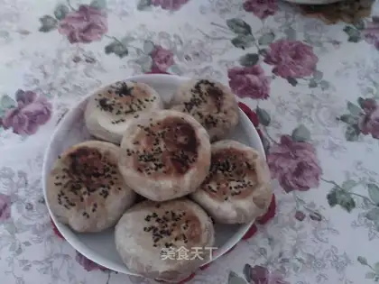 Sesame cakes with sesame sauce